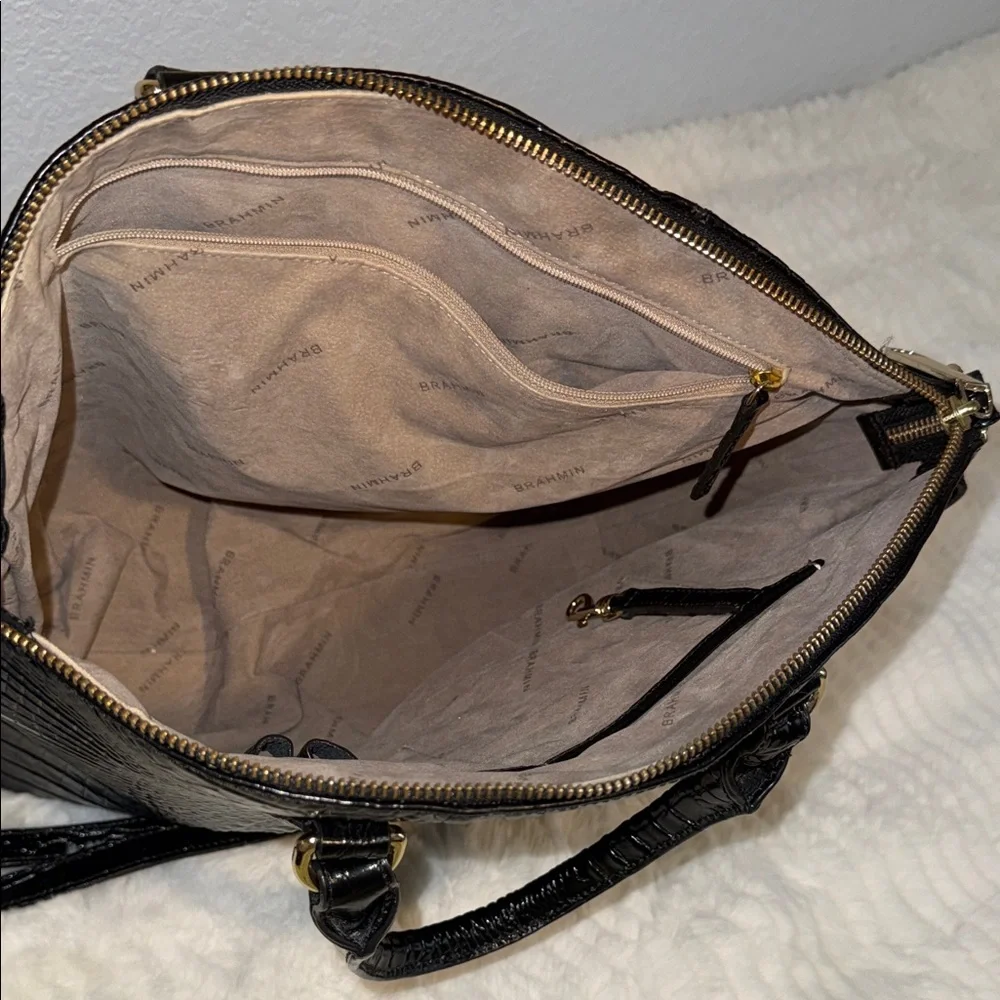 BRAHMIN Elegant Black Crocodile-Embossed Women's Bag like new